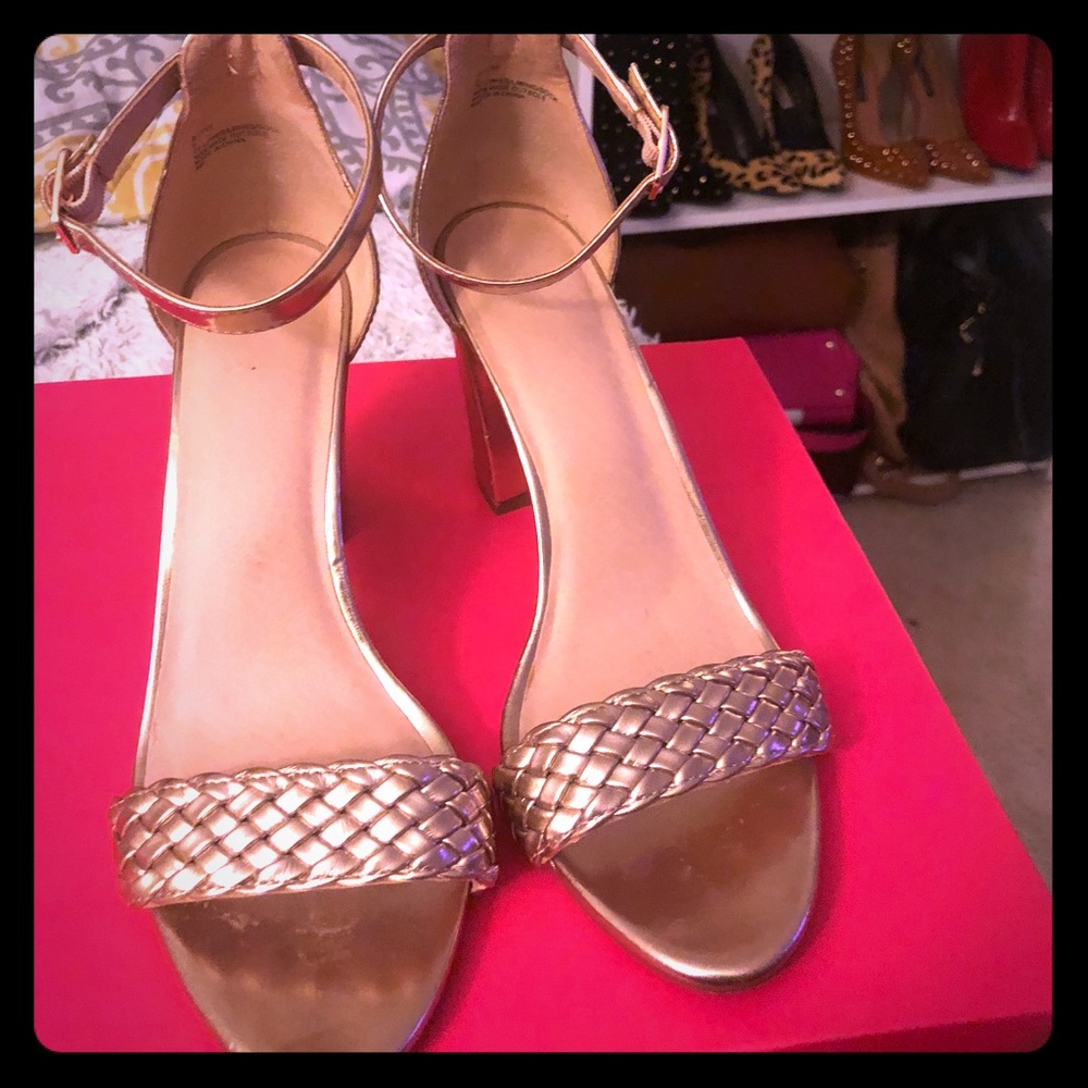 Rose gold single strap block heel